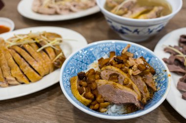 Tayvan mutfağı soya sosu marine edilmiş kaz ve et restoranda. 