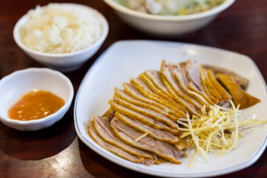 Asya restoranında kaz eti dilimi