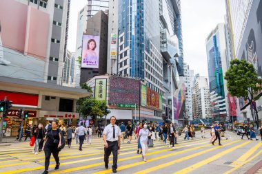 Hong Kong 08 Nisan 2024: Causeway Bay bölgesindeki Hong Kong sokağı
