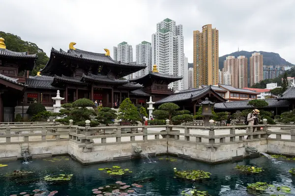 Hong Kong 30 Mart 2024: Chi Lin Nunnery Hong Kong Diamond Hill 'de