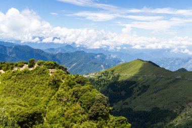 Tayvan 'daki Taroko Milli Parkı' ndan Hehuanshan 'da güzel bir yürüyüş parkı.