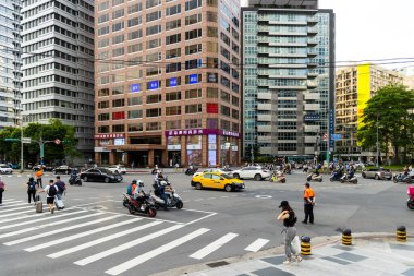 Taipei, Tayvan 13 Haziran 2023: Taipei 'de şehir trafiği