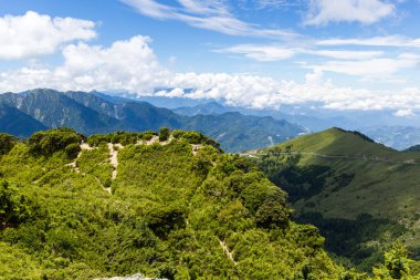Tayvan 'daki Taroko Milli Parkı' ndan Hehuanshan 'da güzel bir yürüyüş parkı.