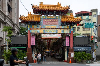 Taipei, Tayvan 17 Ekim 2023: Taipei 'de Huaxi Caddesi Turizm Gecesi Marketi