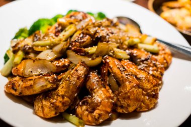 Asya mutfağı kızartma karidesi 