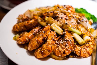 Asya mutfağı kızartma karidesi 