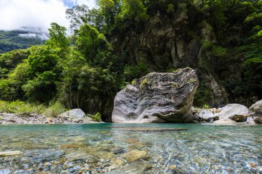 Güzel gölü olan Taroko Milli Parkı