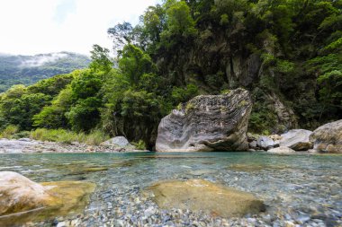 Güzel gölü olan Taroko Milli Parkı