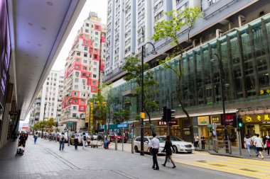 Hong Kong 08 Nisan 2024: Hong Kong 'un Causeway Körfezi' nde şehir hayatı