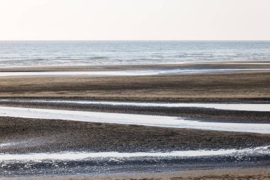 Deniz kıyısında gel-git