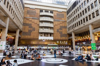 Tayvan 25 Temmuz 2023: Taipei ana istasyonunun içi