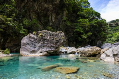 Güzel gölü olan Taroko Milli Parkı