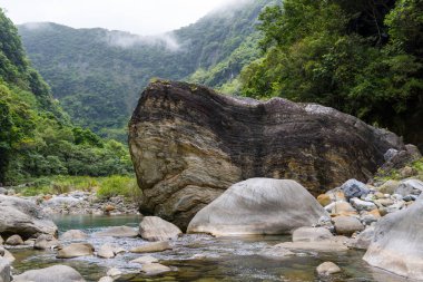 Güzel gölü olan Taroko Milli Parkı