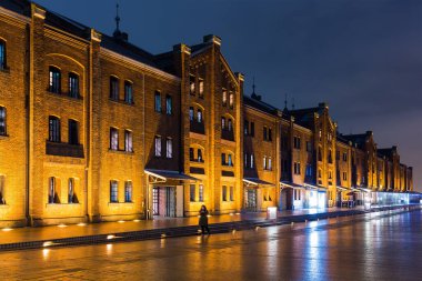 Japonya 'da gece Yokohama Kırmızı Tuğla Deposu