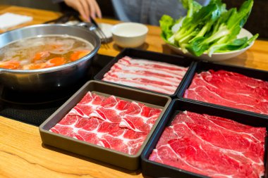 Güveç lokantasında bir dilim et.