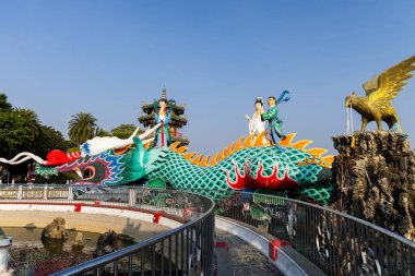 Tayvan 31 Ocak 2024: Kaohsiung Dragon ve Tayvan 'daki Tiger Pagodas Tapınağı