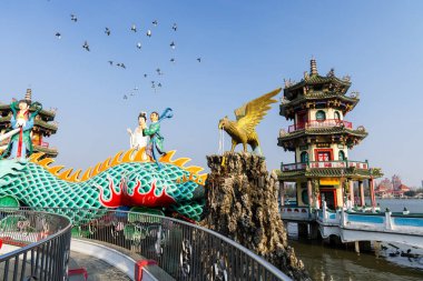 Tayvan 31 Ocak 2024: Kaohsiung Dragon ve Tayvan 'daki Tiger Pagodas Tapınağı