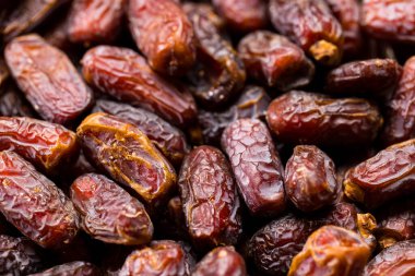 Meyveler salkım salkım dizili