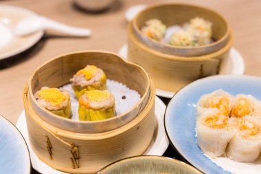 Hong Kong Dim Sum Shrimp Siu Mai ve Rice Rolls