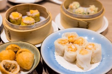 Hong Kong Dim Sum Shrimp Siu Mai ve Rice Rolls