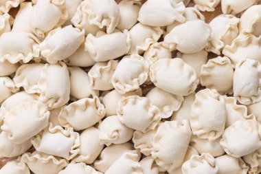 Pişmemiş Çin köftesi ve taze et.