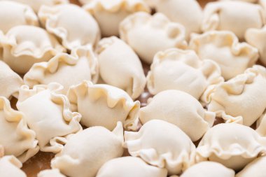 Sıfırdan yapılmış pişmemiş Çin köftesi.