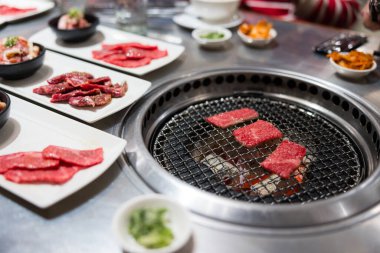 Japon yakiniku barbeküsü ve ızgara et.