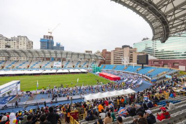 Tayvan 15 Aralık 2024: Taipei maratonunun atletizm stadyumundaki son anları