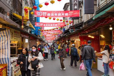 Taipei, Tayvan 22 Ocak 2025: Çin 'in Taipei şehrinde Dihua Caddesi