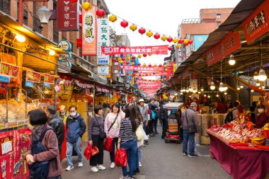Taipei, Tayvan 22 Ocak 2025: Çin 'in Taipei şehrinde Dihua Caddesi