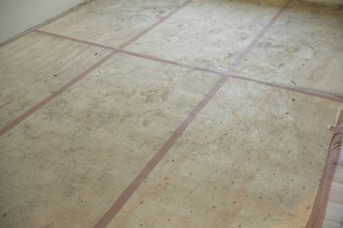 Zemin kurulumu için daire alanı hazırlanıyor