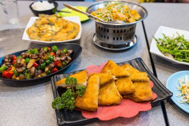 Yemek masasında popüler Tayvan kızartma tabakları