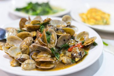 Hong Kong Gıda Dükkanı 'nda servis edilen Lezzetli Kızarmış Midyeler