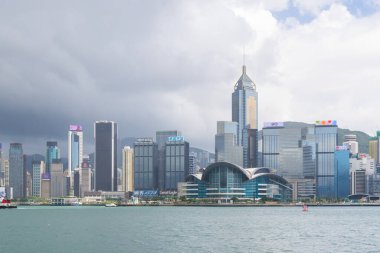 Hong Kong 20 Haziran 2023: Viktorya Limanı ufuk çizgisinin açık hava manzarası