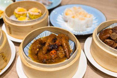 Geleneksel Hong Kong Dim Sum masada servis edilir.