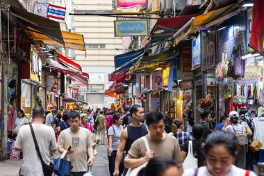 Hong Kong 27 Nisan 2024: Wan Chai 'deki Hong Kong yerel pazarı