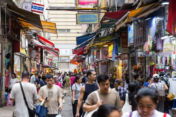 Hong Kong 27 Nisan 2024: Wan Chai 'deki Hong Kong yerel pazarı