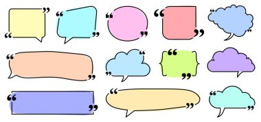 Çeşitli şekillerde tırnak işaretleri olan pastel renkli konuşma baloncukları. Yaratıcı projelerde tırnak işaretleri, diyaloglar ve mesajlar için ideal.
