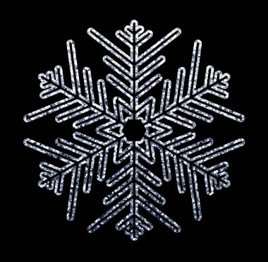 Siyah zemin üzerinde gümüş parıltılı kar tanesinin detaylı bir temsili. Kış ve tatil tasarımları için ideal..