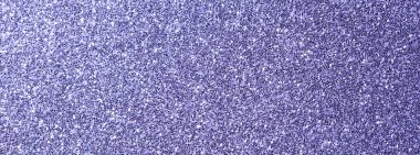 Işıldayan ışık yansımalarıyla parıldayan mor parıltılı dokunun yakın çekimi, şenlikli ve büyüleyici tasarım projeleri için mükemmel..