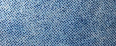 Mavi dokumasız, noktalı desenli ve lifli kumaş yüzeyinin detaylı makro görüntüsü..