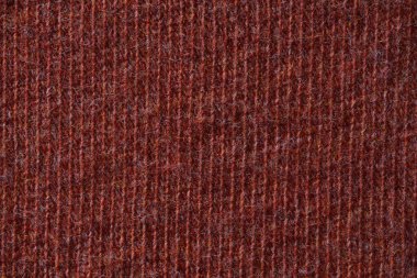 Görünür tüylü iplikleri ve sıkı dikişleri olan sıcak kırmızı yün kumaşın makro görüntüsü.