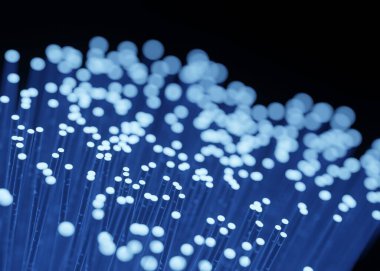 Veri transferi konsepti için yanıp sönen fiber optiğin 3d görüntüsü.