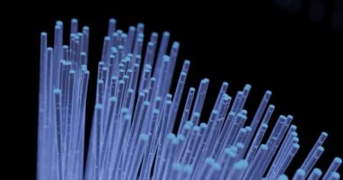 Veri transferi konsepti için yanıp sönen fiber optiğin 3d görüntüsü.