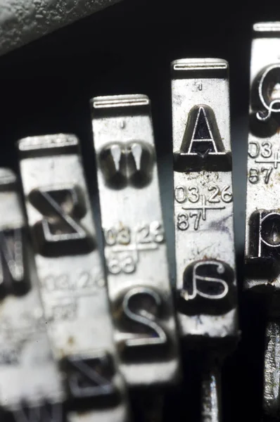 Закрытие Старых Ключей Винтажной Пишущей Машинки Различных Концепций — стоковое фото