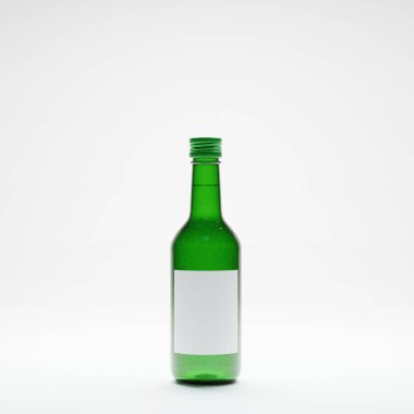 İzole edilmiş 3D Stüdyo Kore soju şişesi alkollü içecek. 