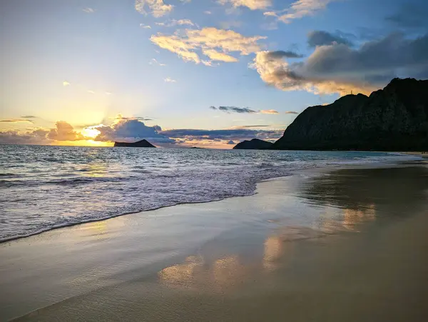Nascer Sol Sobre Oceano Através Das Nuvens Waimanalo Beach Com — Fotografia de Stock
