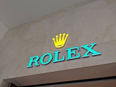 Honolulu - 30 Ağustos 2019 Ala Moana Alışveriş Merkezi 'nde Rolex Store tabelası. Rolex SA, İsviçre 'nin Cenevre şehrinde bulunan İsviçreli lüks saat üreticisi.. 