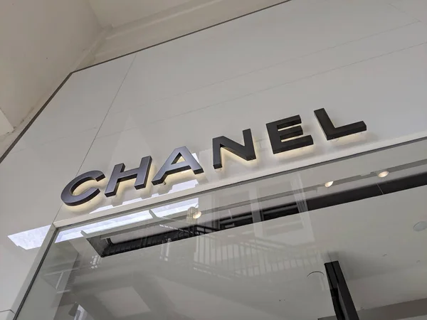 Гонолулу Августа 2019 Года Chanel Store Sign Ala Moana Center — стоковое фото