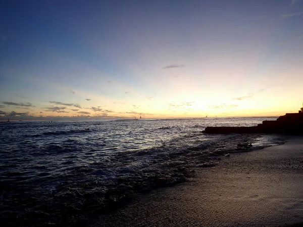Solnedgång Dusk Makalei Beach Med Vågor Lappning Lavasten Vägg Och — Stockfoto